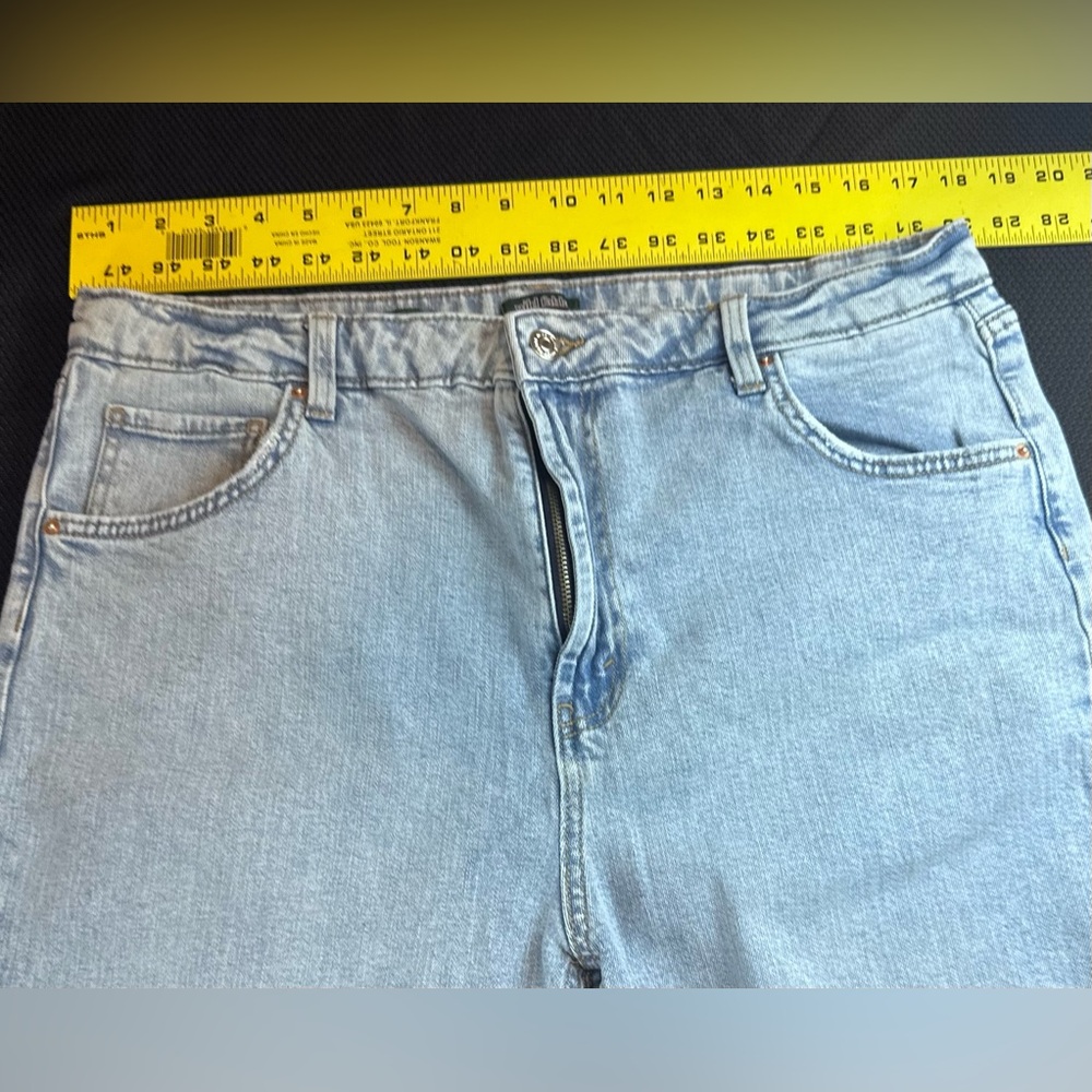 Wildβ Fable Super High-Rise Mom Jeans β Distressed Light Wash β Size 18 - Picture 10 of 14